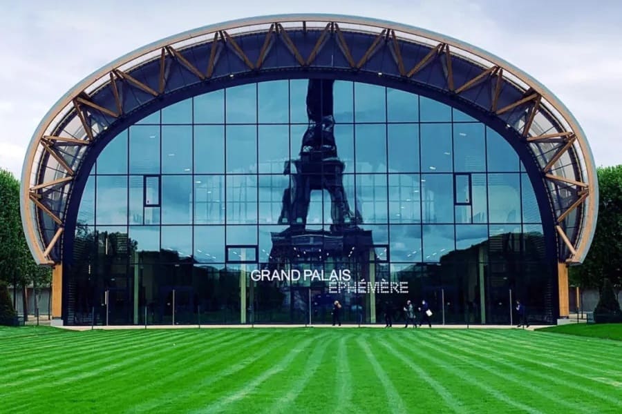 Agence Uliss à Paris, vue du de la Tour Eiffel et du Palais éphémère