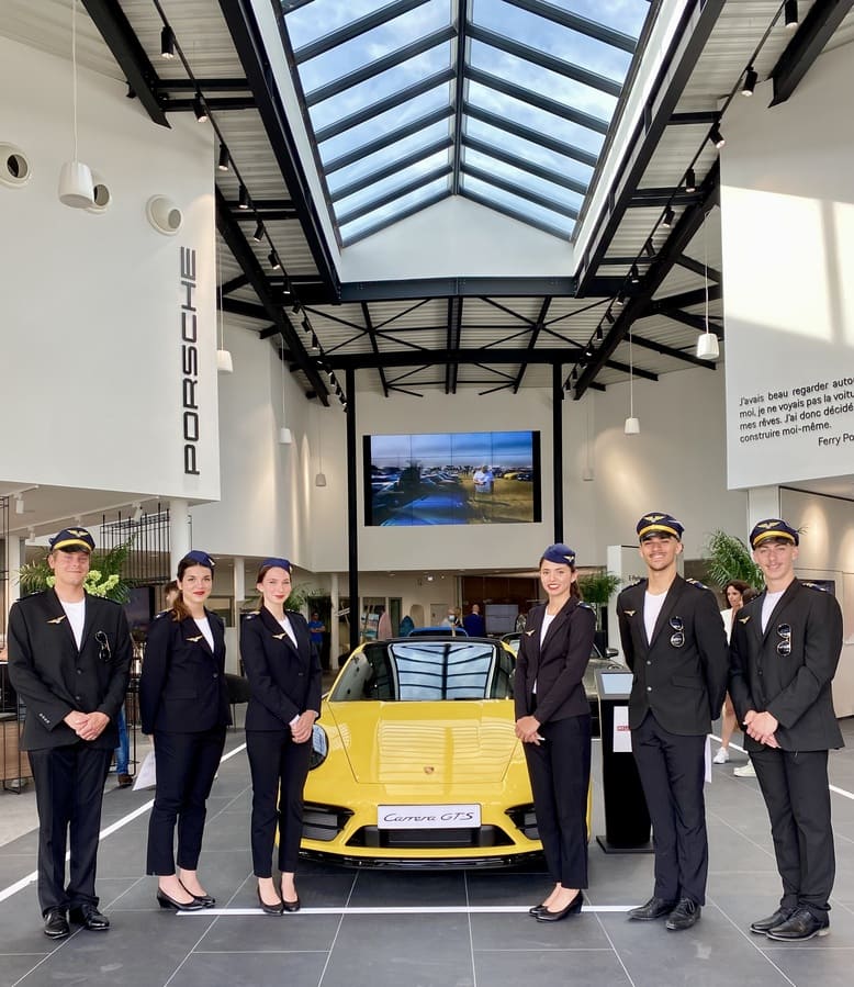 Equipe d'accueil de l'Agence Uliss lors de l'inauguration Porsche